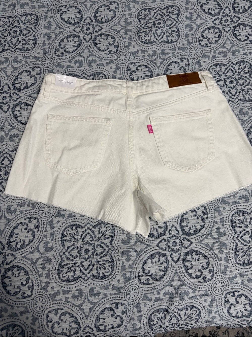 PINK Victoria's Secret White Mid-Rise Cutoff Jean Shorts 8 NWT - Picture 2 of 9